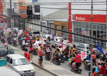 Sob a liderança de Val, mulherada de moto ‘invade” às ruas de Coité em apoio a reeleição de Assis