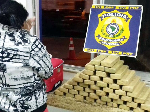 Mulher é presa ao transportar 42 kg de droga em bagageiro de ônibus