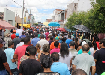Cansanção –  Paulinho faz caminhada pelas ruas da cidade e comenta resultado de pesquisa