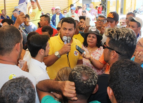 Cansanção –  Paulinho faz caminhada pelas ruas da cidade e comenta resultado de pesquisa