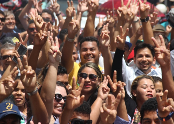 Cansanção –  Paulinho faz caminhada pelas ruas da cidade e comenta resultado de pesquisa