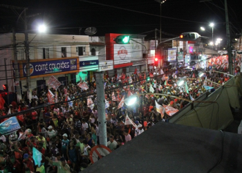 Eleitores de Vertinho se empolgam com grande participação de público no centro de Coité