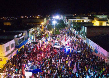 Em Comício, Assis e Val comemoram 3 anos da maternidade pública de Coité