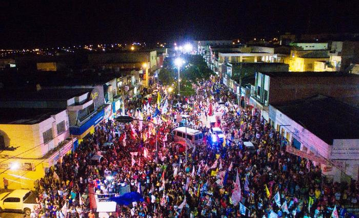 Em Comício, Assis e Val comemoram 3 anos da maternidade pública de Coité