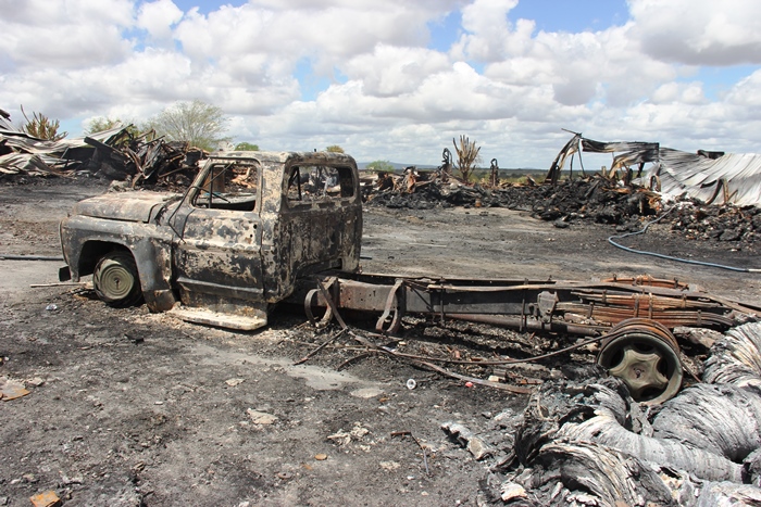 Coité – Prejuízos em consequência do incêndio na Plastsag são grandes; parte atingida não estava no seguro