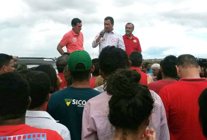 No último dia permitido para fazer comícios, Rui Costa vai a Valente pedir votos para Ismael Ferreira