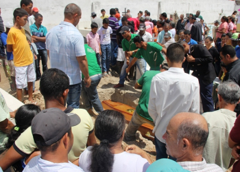 Coité – Corpos de evangélicos mortos em acidente na BA 411 são sepultados em Salgadália