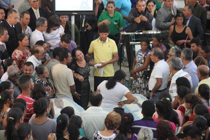 Coité – Corpos de evangélicos mortos em acidente na BA 411 são sepultados em Salgadália