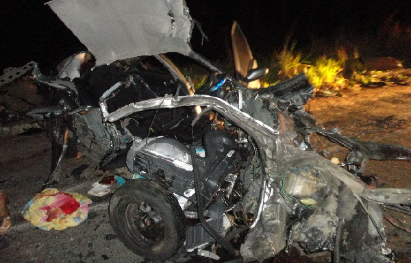 Quatro pessoas da mesma família morrem em acidente na BR 101