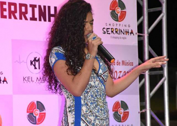 Estudante de Coité garante vaga na semi-final do Show de Talentos no Shopping Serrinha