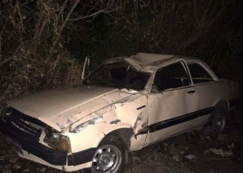 Dois morrem e 3 ficam feridos após capotamento na BR-420, na Bahia