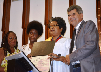 Deputado Gika Lopes entrega Comenda 2 de Julho a socióloga Vilma Reis