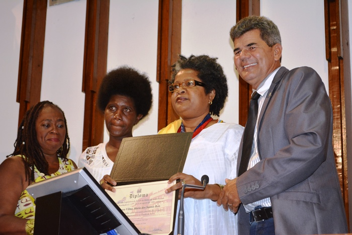 Deputado Gika Lopes entrega Comenda 2 de Julho a socióloga Vilma Reis