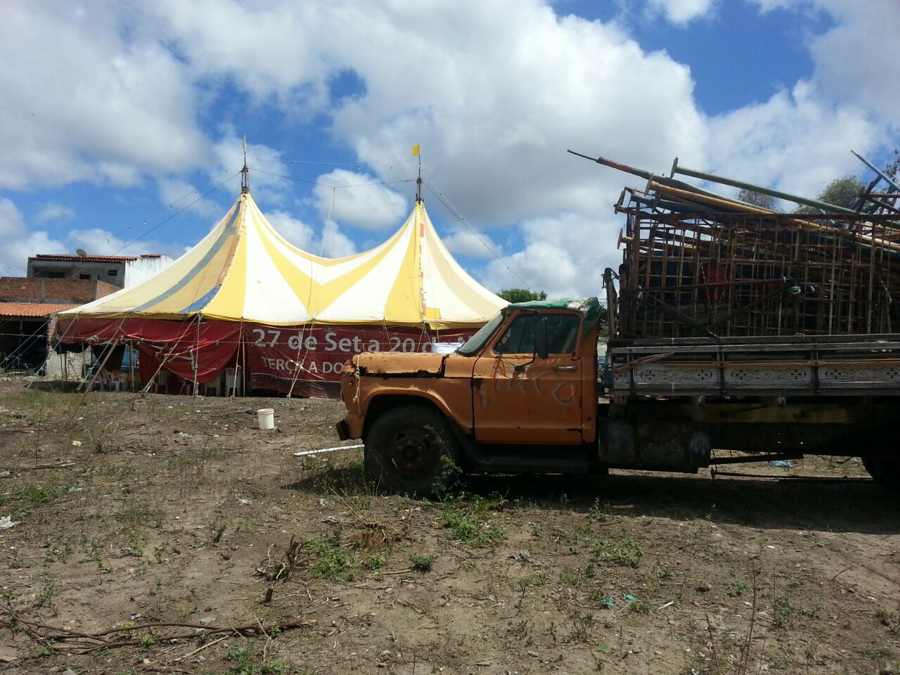 “Tarzan” tenta encontrar força para montar seu circo; só falta a lona