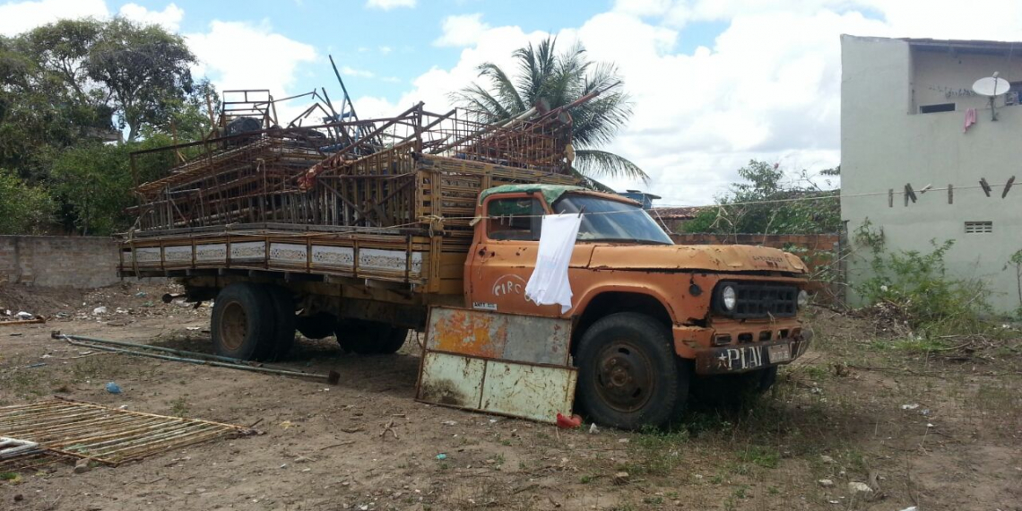 “Tarzan” tenta encontrar força para montar seu circo; só falta a lona