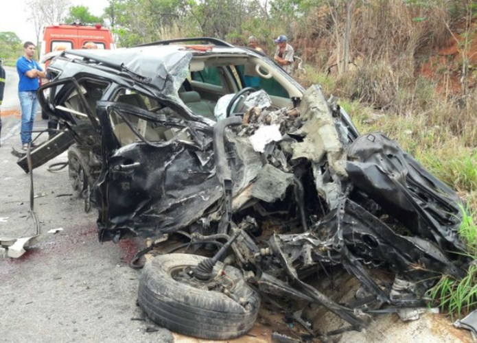 Um morre e dois ficam feridos em acidente