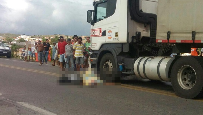Motociclista morre ao ser atingido por carreta na BR 116