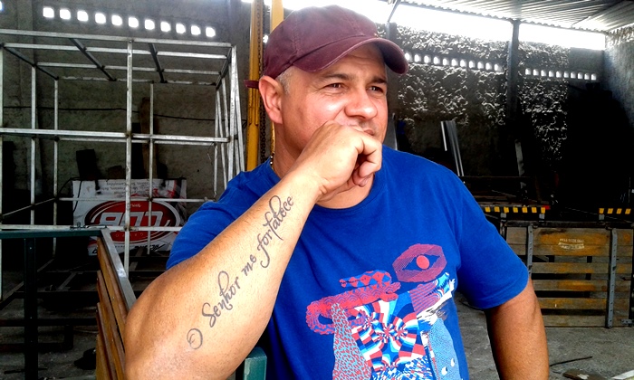 Alcione fez uma tatuagem depois que sofreu um desses acidentes e disse que vai prevalecer sempre