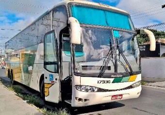 Passageiros são saqueados durante assalto a ônibus na BR-324