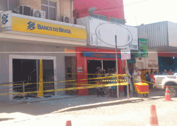 Agência bancária fica destruída após explosão em Camamu, na Bahia