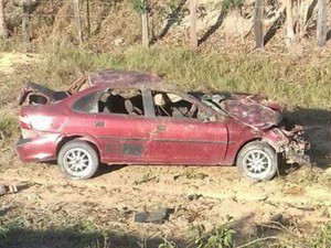 Homem morre e outro fica ferido após atropelar vaca na BR-101