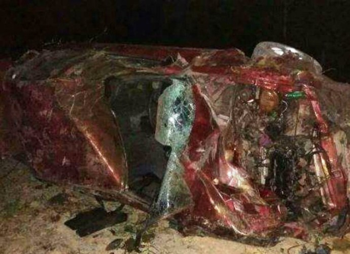 Homem morre e outro fica ferido após atropelar vaca na BR-101