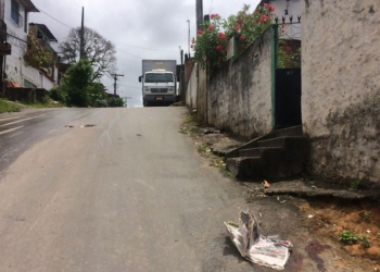 Idoso é morto por populares após ferir mulher durante discussão