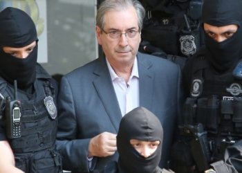 Eduardo Cunha fica isolado de presos e é levado para exame de corpo de delito na PF