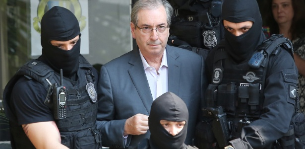 Eduardo Cunha fica isolado de presos e é levado para exame de corpo de delito na PF