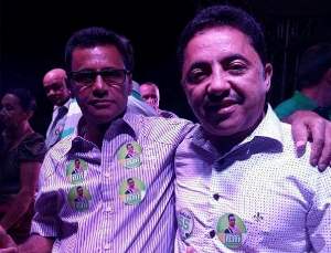 Dijalma ao lado do seu deputado Roberto Carlos