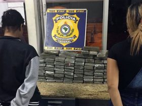 Droga foi apreendida com dupla em ônibus