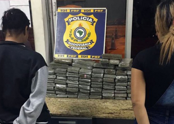 Jovens são presas com mais de 60 kg de drogas dentro de malas na Bahia