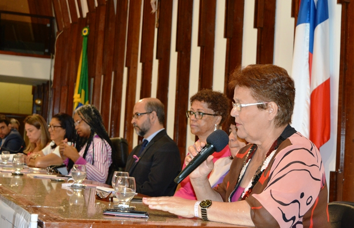 Fátima Nunes participa de Sessão Especial contra o câncer de mama