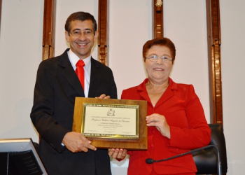 Indicado por Fátima Nunes, Professor Valdeci recebe na Alba o título de cidadão baiano