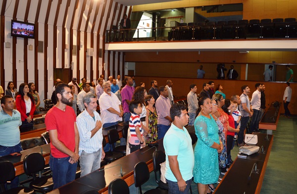 Indicado por Fátima Nunes, Professor Valdeci recebe na Alba o título de cidadão baiano