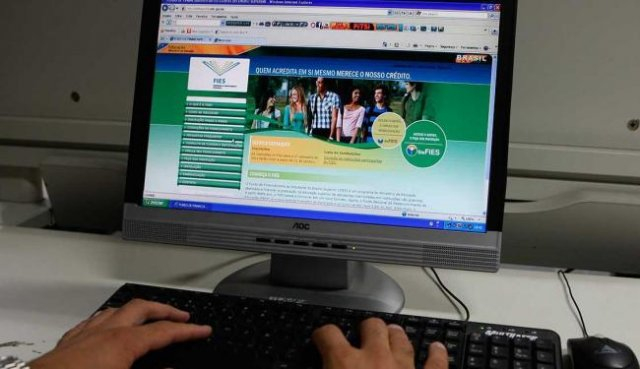 Hoje é o último dia para renovar o contrato do Fies