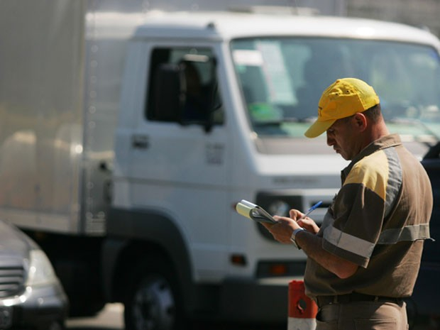 App no celular poderá dar desconto de até 40% em multas de trânsito
