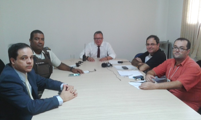 Dr Gerivaldo, major ,promotor e os técnicos Ednésio e Nestor 