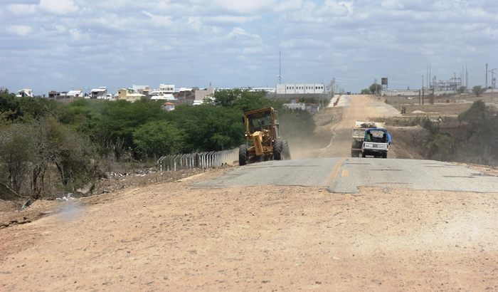 Iniciada a obra de restauração da estrada Riachão do Jacuípe – Conceição do Coité