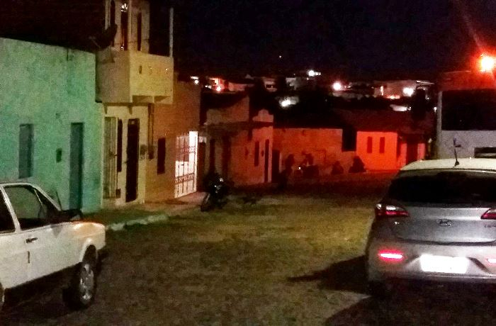 Riachão: Homem tenta matar outro a tiros, erra o alvo e acerta outras duas pessoas; criança fica em estado grave