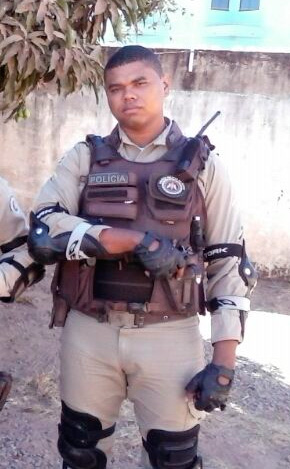 Policial foi levado com vida para o hospital, mas não resistiu