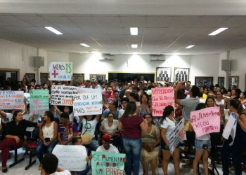 Tucano: população ocupa Câmara para barrar aumento de salário de vereadores