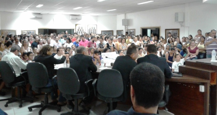 movimento-contra-aumento-de-salario-de-vereadores-de-tucano-2