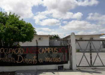 Coité: estudantes da Uneb ocupam o Campus e paralisam as atividades em protesto contra a PEC 241