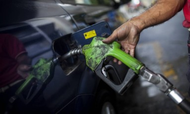 Petrobras reduz preço da gasolina e do diesel pela 1ª vez desde 2009