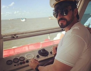 Após assédio de seguidoras, Padre Fábio de Melo apaga do Instagram foto em que aparece como ‘marinheiro’