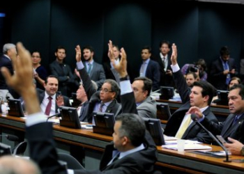 Texto da PEC segue para votação em segundo turno