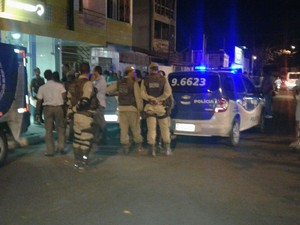 Jovem é morto em bar na frente do pai no dia do aniversário; veja vídeo