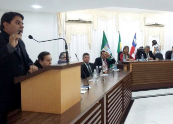 Prefeito de Tucano veta projetos que aumentam salários de vereadores, prefeito, vice-prefeito e secretários