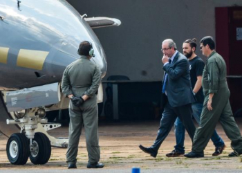 Policial Federal que escoltou Eduardo Cunha faz sucesso nas redes sociais